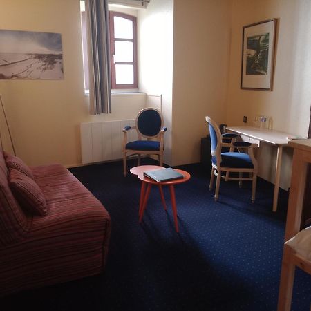 Logis Hotel & Restaurant - Les Hauts De Montreuil Montreuil  ภายนอก รูปภาพ