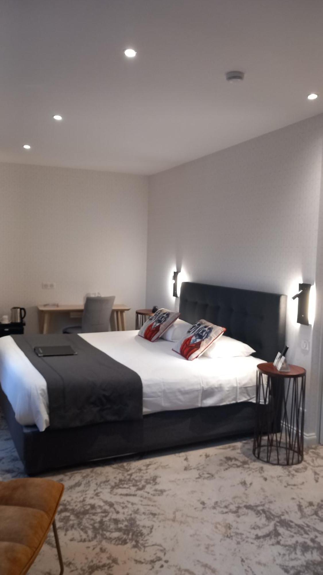 Logis Hotel & Restaurant - Les Hauts De Montreuil Montreuil  ภายนอก รูปภาพ