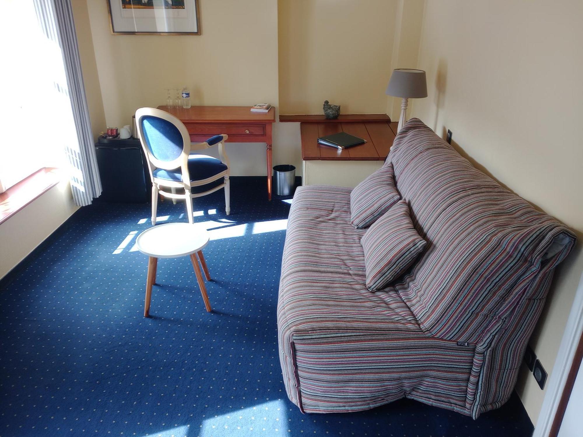 Logis Hotel & Restaurant - Les Hauts De Montreuil Montreuil  ภายนอก รูปภาพ
